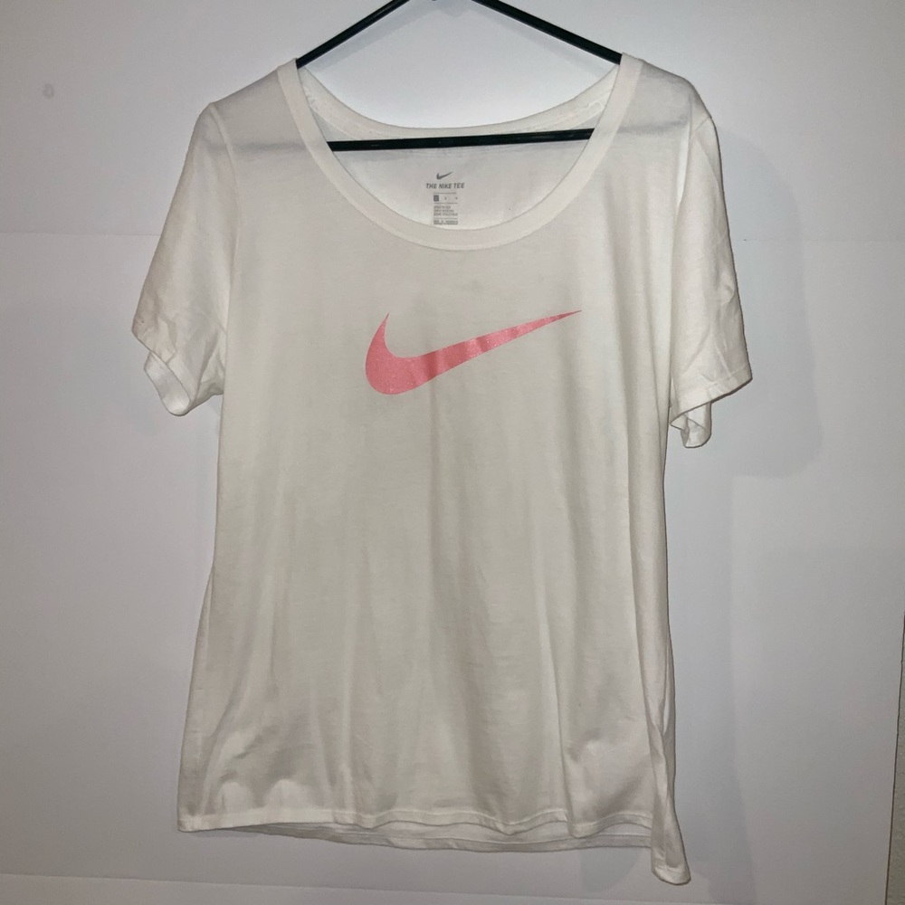 Woman’s Nike White Short Sleeve T-shirt/Size Large